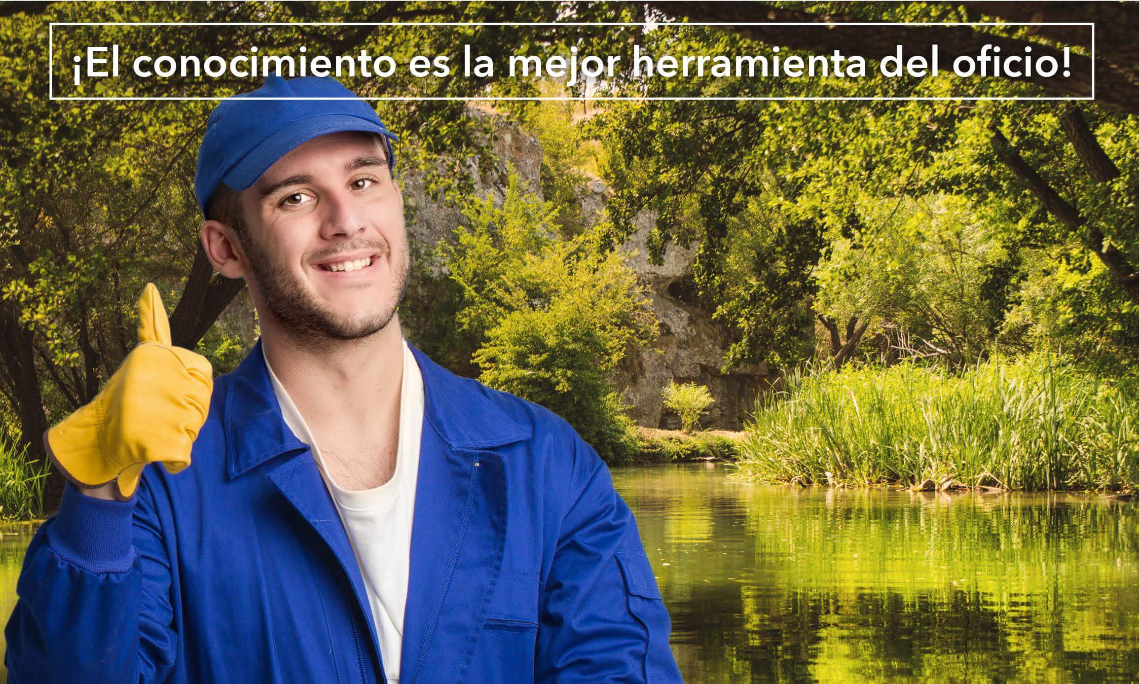 Artesano con equipo de protección dando un pulgar arriba