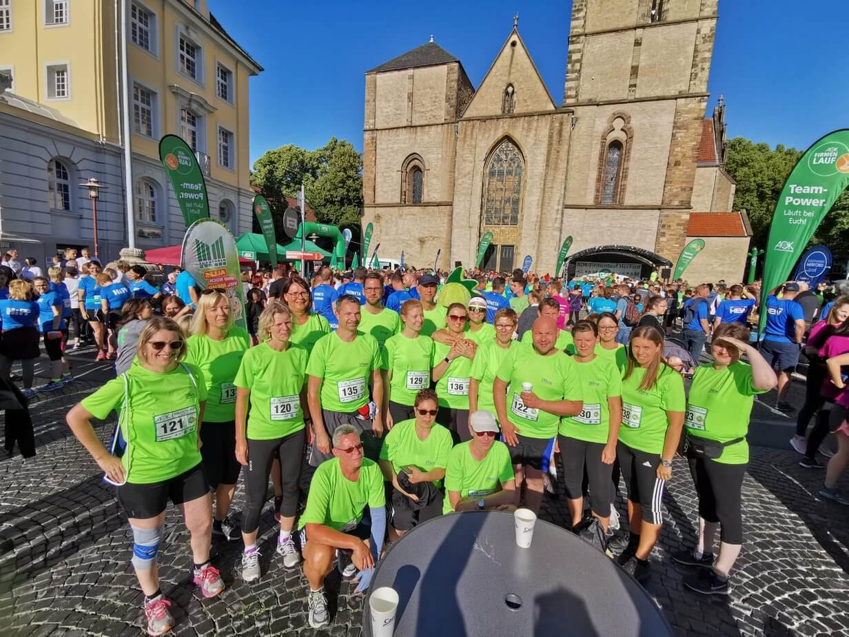 Group photo at the AOK company run in Herford