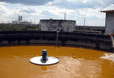 Aération dans le bassin d'aération d'une usine chimique