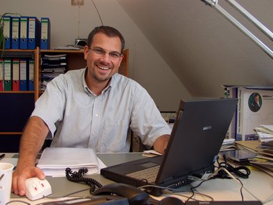 Bureau à Borlefzen avec l'un des fondateurs